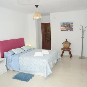 habitacion-grande-con-terraza-privada-malaga-centro.1costadelsol.com/